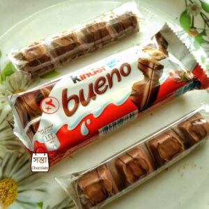 Kinder bueno chocolate with hazelnut cream